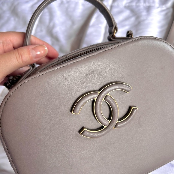 Chanel Coco Curve Vanity Case - Picture 4 of 12